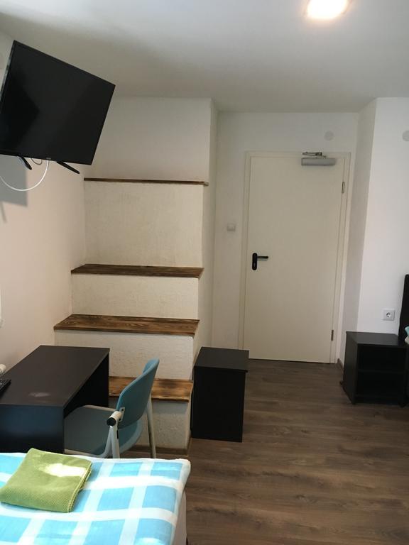 Pension Haus Baron 2 Friedrichsfeld Edingen-Neckarhausen Exteriér fotografie